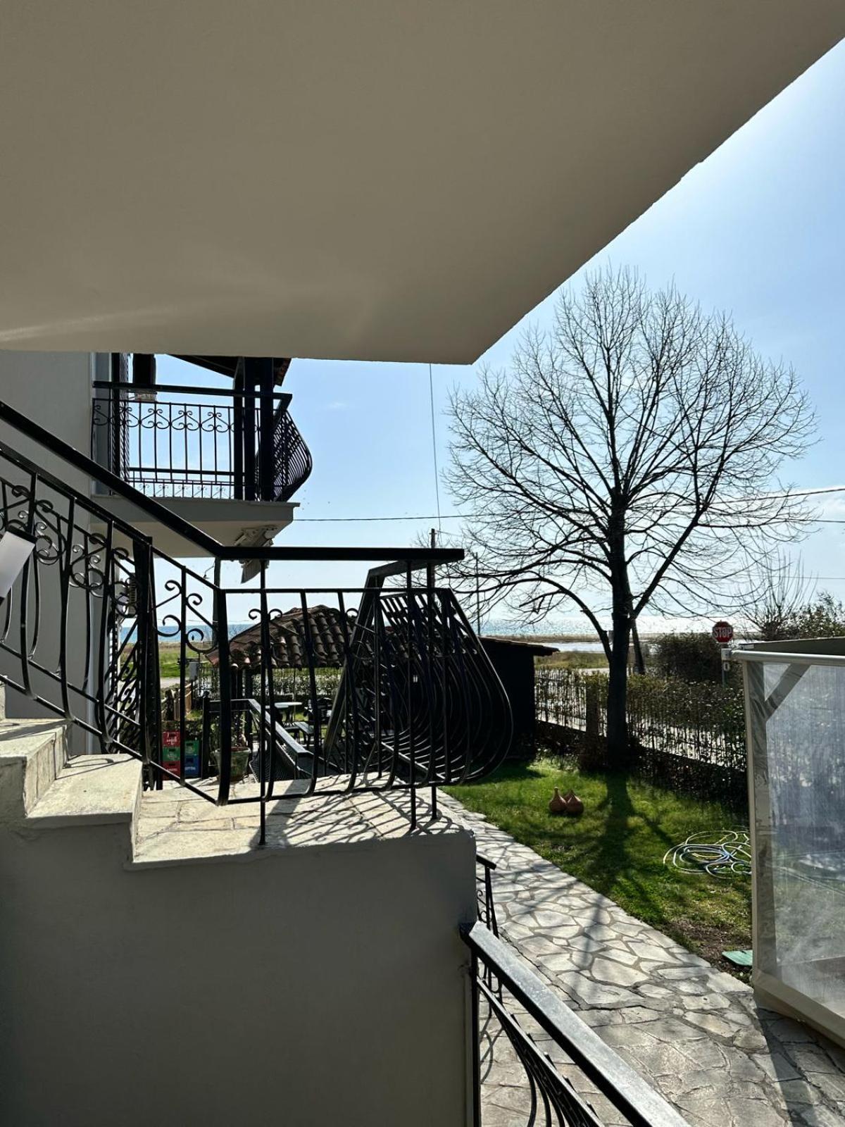 Room Nine 9 Beachfront Apartments Nea Kallikrateia エクステリア 写真