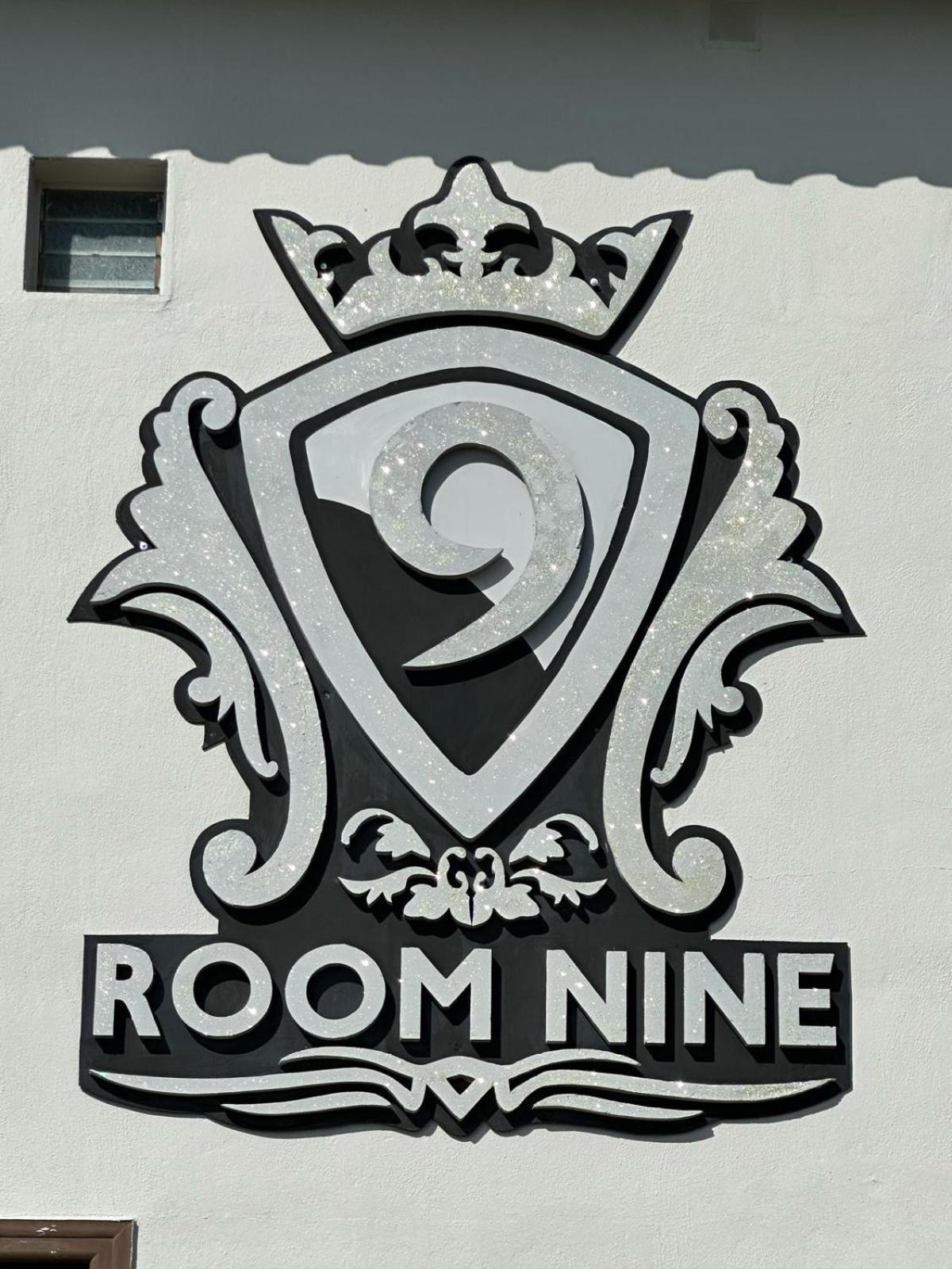 Room Nine 9 Beachfront Apartments Nea Kallikrateia エクステリア 写真