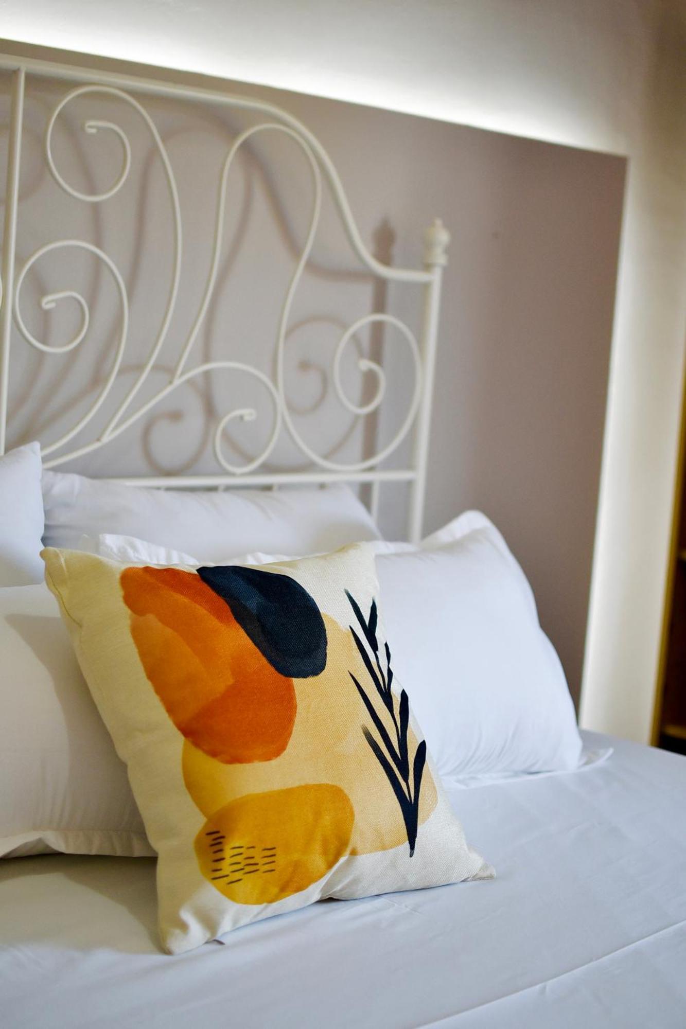 Room Nine 9 Beachfront Apartments Nea Kallikrateia エクステリア 写真
