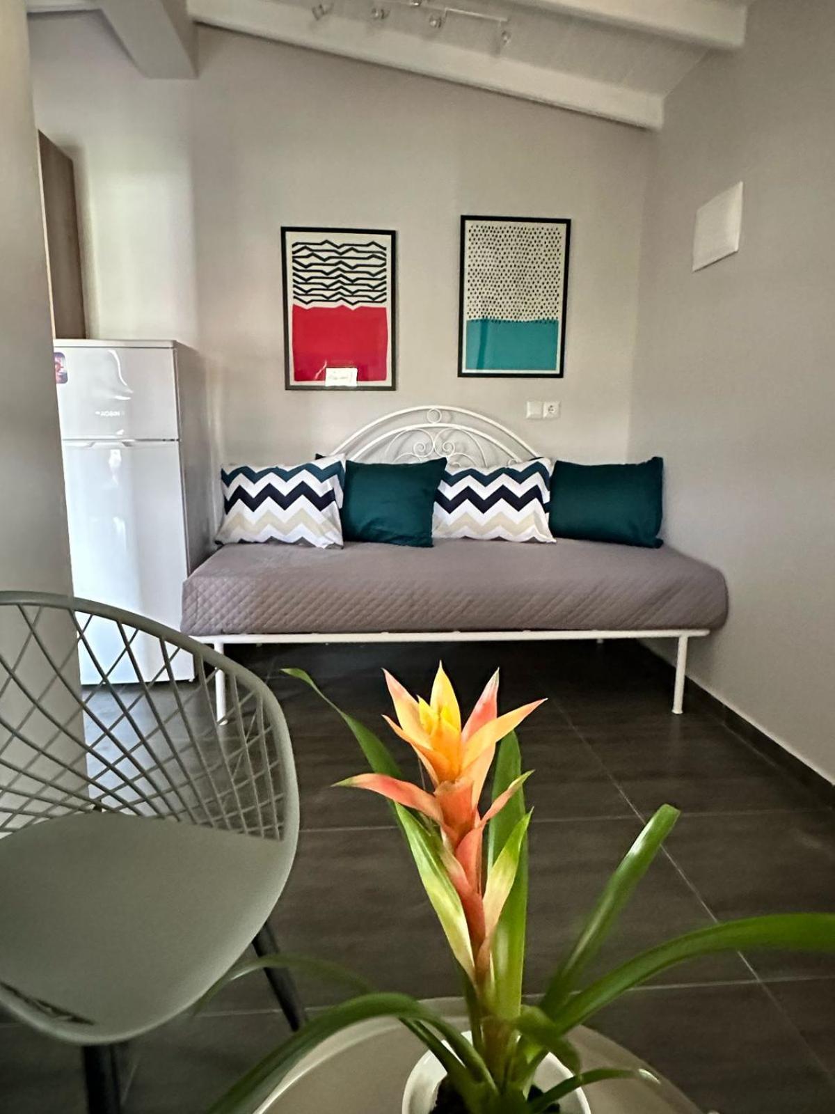 Room Nine 9 Beachfront Apartments Nea Kallikrateia エクステリア 写真