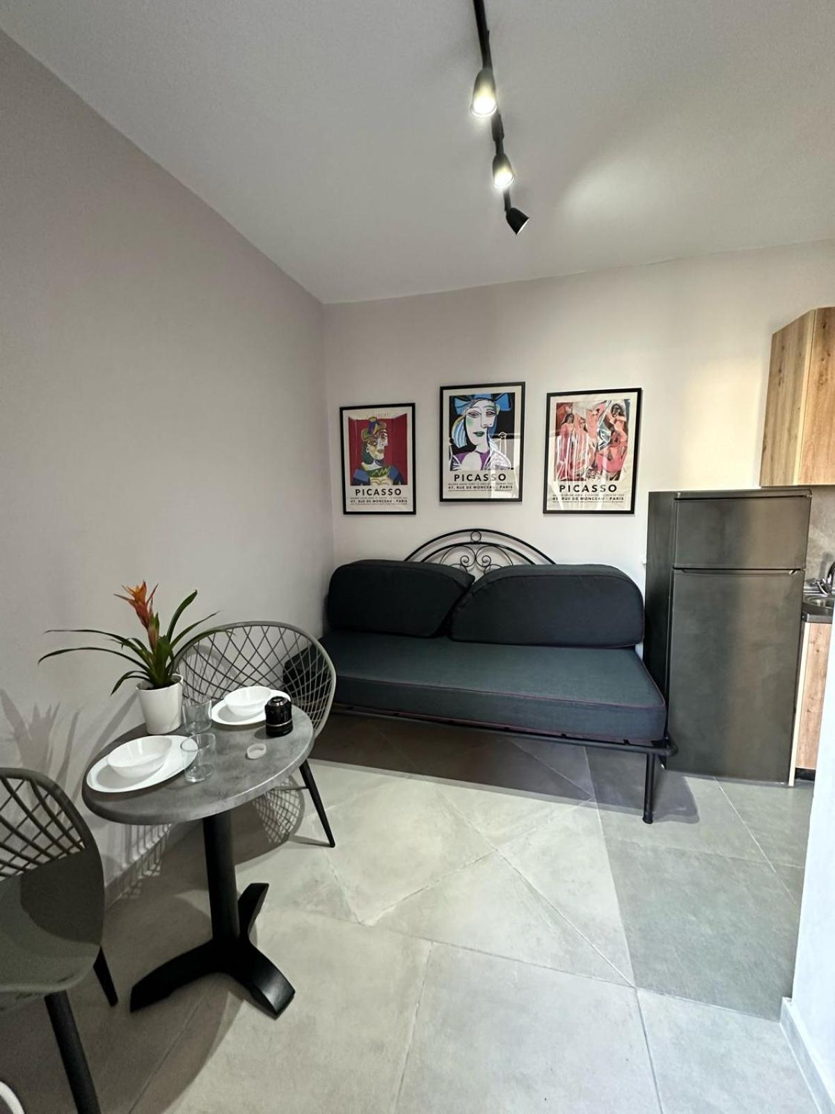 Room Nine 9 Beachfront Apartments Nea Kallikrateia エクステリア 写真